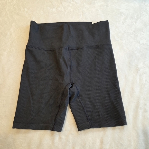 DSG Pants - DSG Momentum Seamless High-Rise Bike Shorts Womens Medium New Hits Above Knee